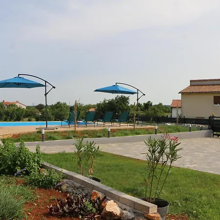 Lavender Villa Sumber