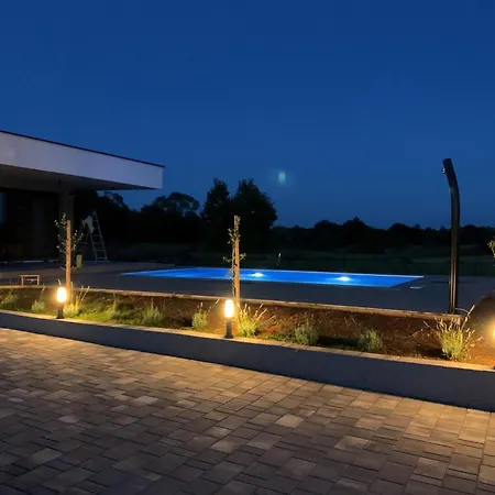 Lavender Villa Sumber