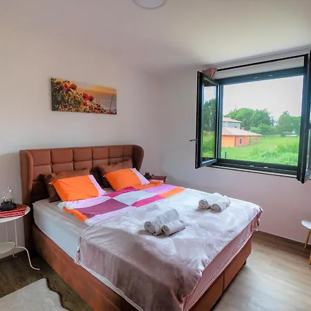 Lavender Istria * Sumber